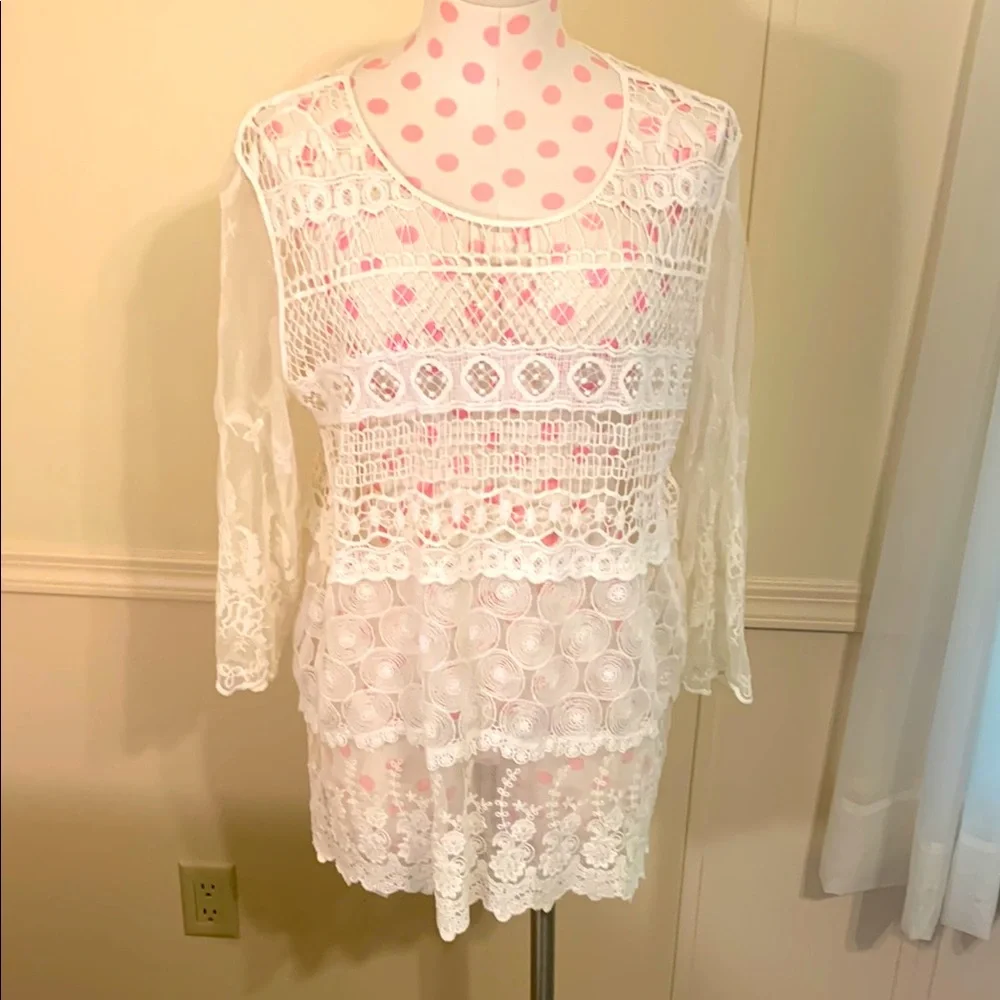 Chico’s White Lace Sheer Top Size 2 Like NEW Beautiful all occasion must have.